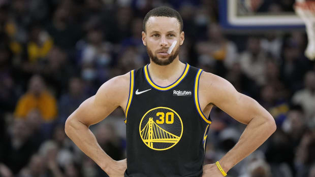 Warriors-Stephen-Curry-1-2048x1446